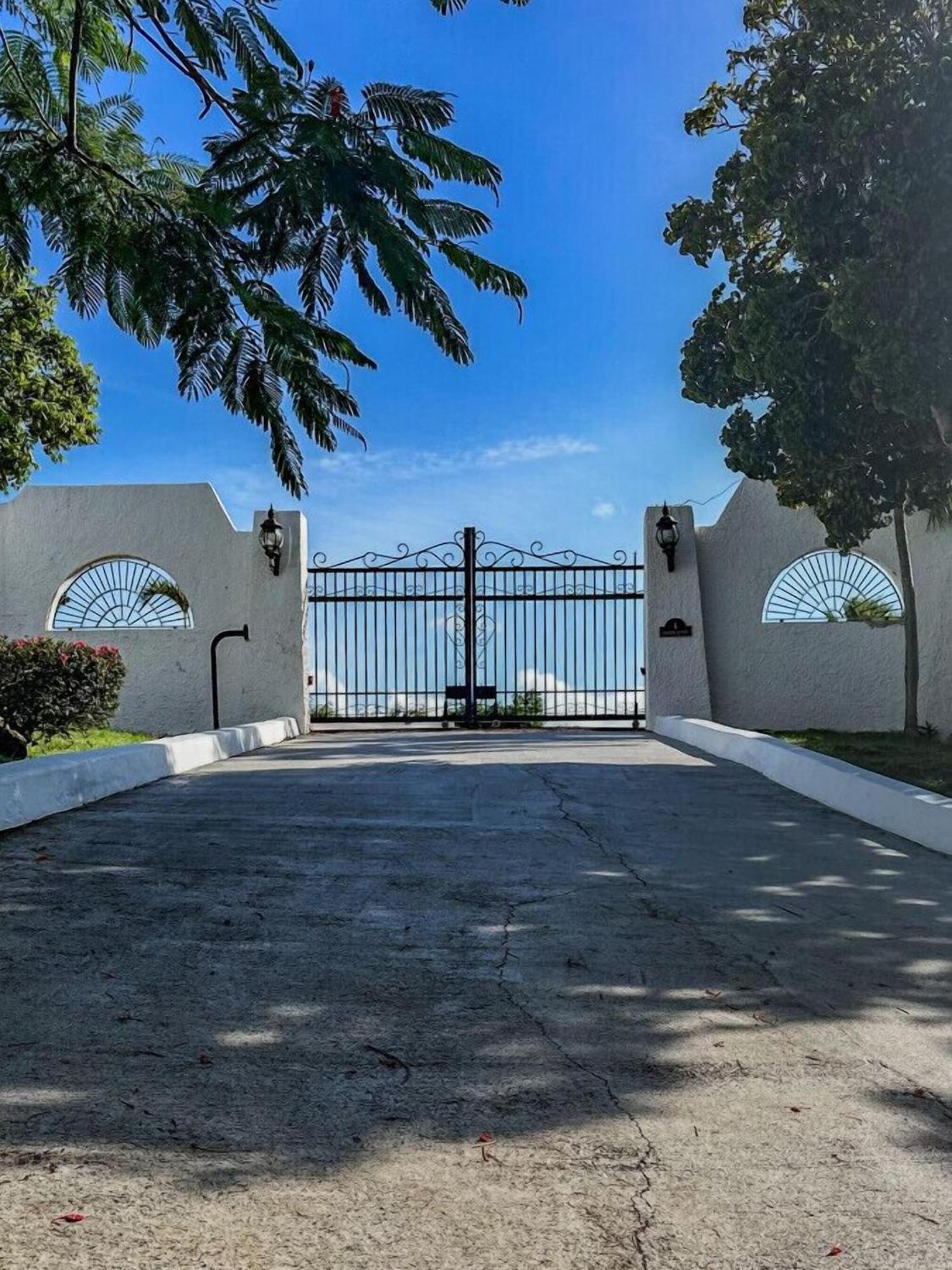 Royal Villa With A Huge Swimming Pool Cowell Battery Εξωτερικό φωτογραφία